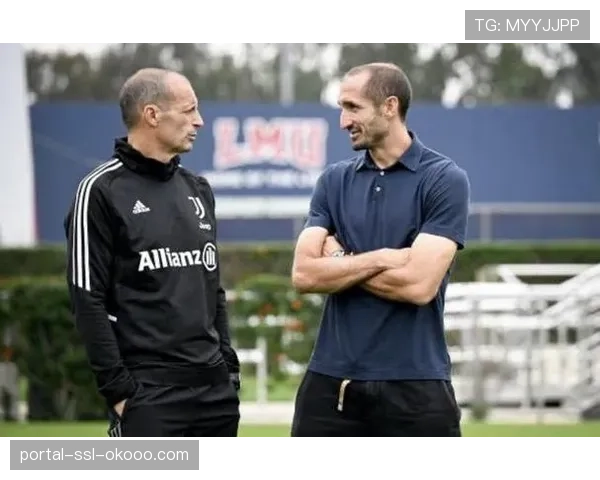 特写:39岁的基耶利尼现身都灵,观战老东家尤文训练